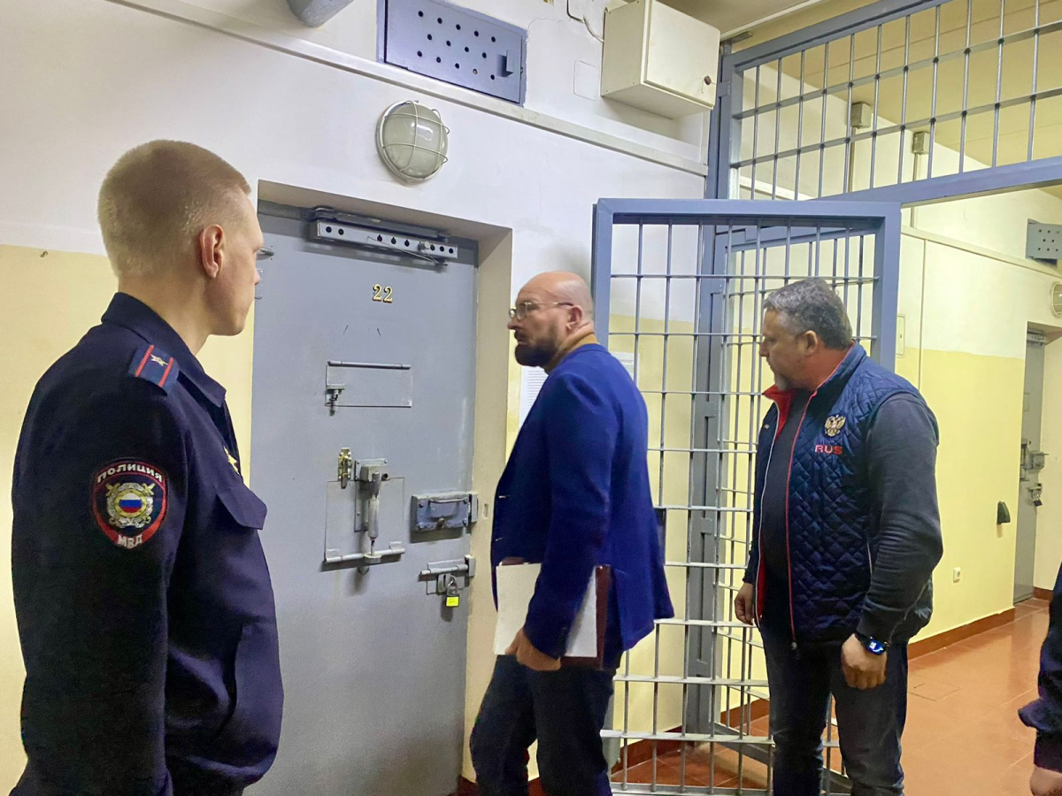 Заместитель председателя Общественного совета подмосковного Главка МВД России Сергей Леонов посетил изолятор временного содержания в Красногорске