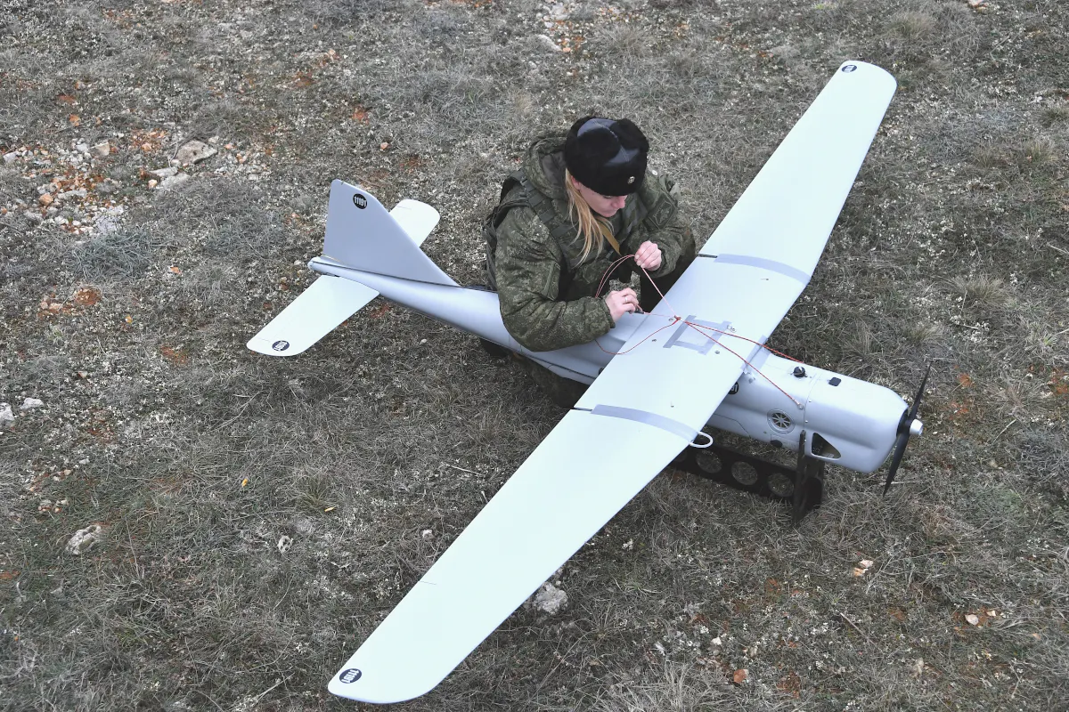Расчеты многофункциональных беспилотных летательных аппаратов «Орлан-10» Новороссийских десантников обнаружили скопление пехоты ВСУ и скорректировали удар артиллерии ВДВ