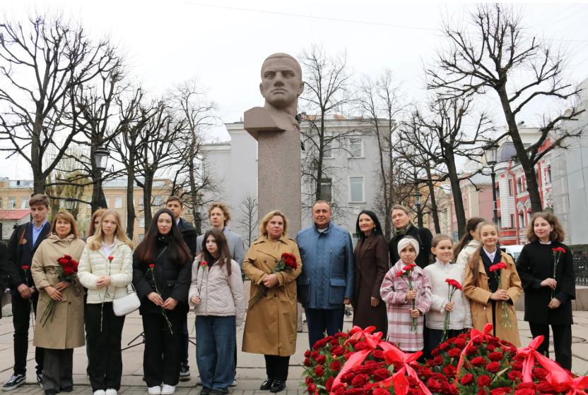 В Петербурге почтили память великого русского поэта Владимира Маяковского
