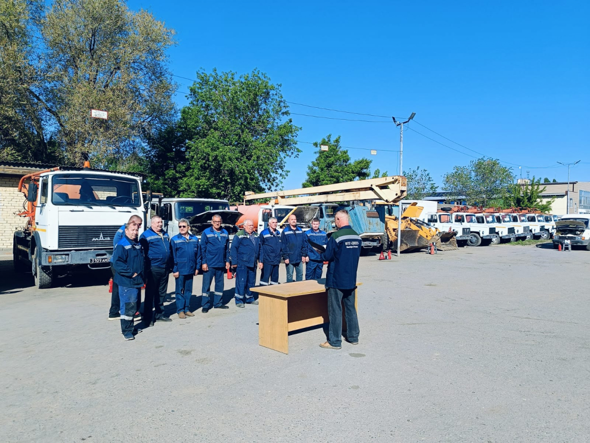Специалисты ЖКС Волгоградской области завершили перевод автомобильной и специальной техники на летний режим эксплуатации