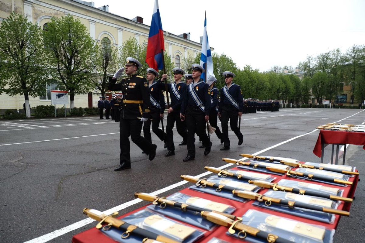 В Военно-морском политехническом институте ВУНЦ ВМФ «Военно-морская академия» состоялся выпуск мичманов