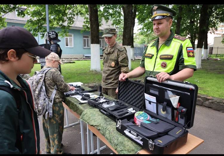 В Балтийске военнослужащие ВАИ провели День открытых дверей