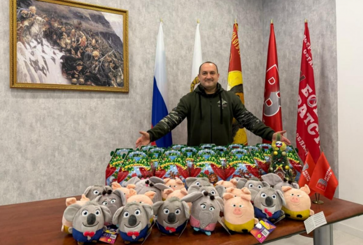 Калинин передал подарки к Новому году и Рождеству в саратовский Дом ребенка